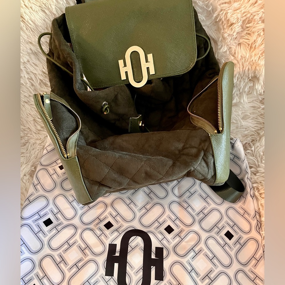 Backpack - Picture 3 of 7